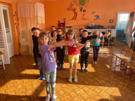 Утренняя гимнастика - это заряд бодрости и хорошего настроения Утренняя гимнастика - это заряд бодрости и хорошего настроения.
