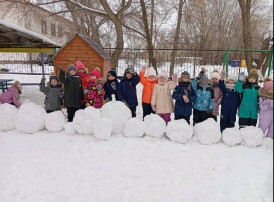 Прогулка подготовительной группы 3 Прогулка подготовительной группы 3.
