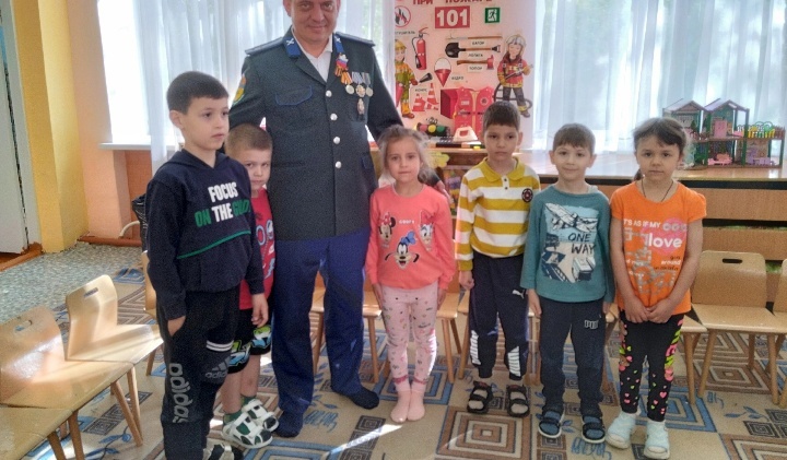 Встреча с представителем Оренбургского войскового казачьего общества Встреча с представителем Оренбургского войскового казачьего общества.
