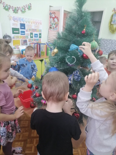 День рождение ёлочки День рождение ёлочки.
